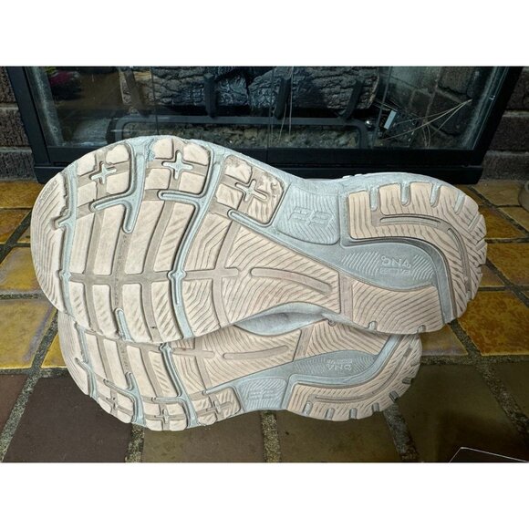 Women’s 10 Brooks Adrenaline GTS 23 Beige Peach Running Shoes 1203811B259 - Picture 9 of 10